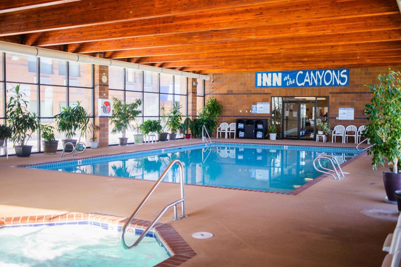 Inn At The Canyons Monticello Exterior photo